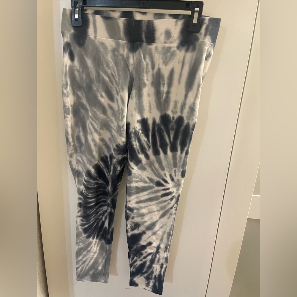 Torrid Black and Gray Tie-Dye Leggings